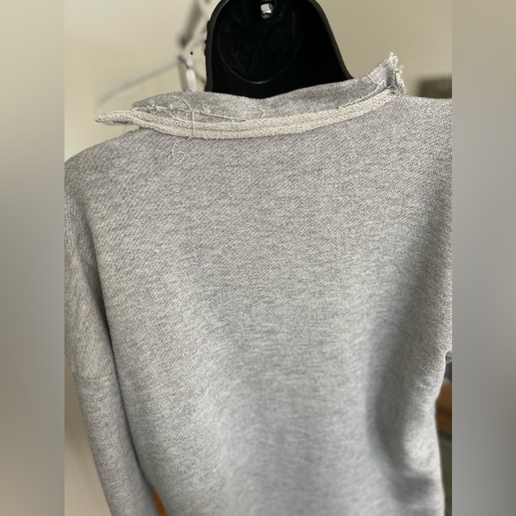 Distressed grey sweater - Picture 4 of 8